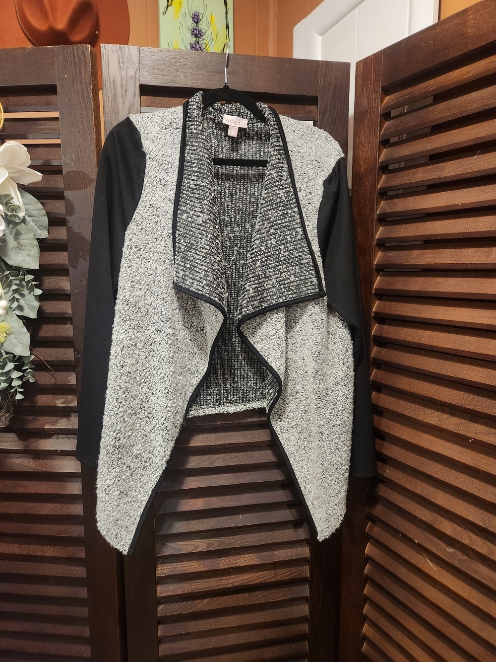 Roz & Ali Black and Gray Open-Front Bouclé Cardigan